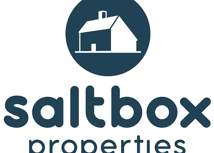 Saltbox Properties- Large!! 3 Bed, 3 Bath House, Parking, Fast Wifi, Town Centre Location! Sleeps 6