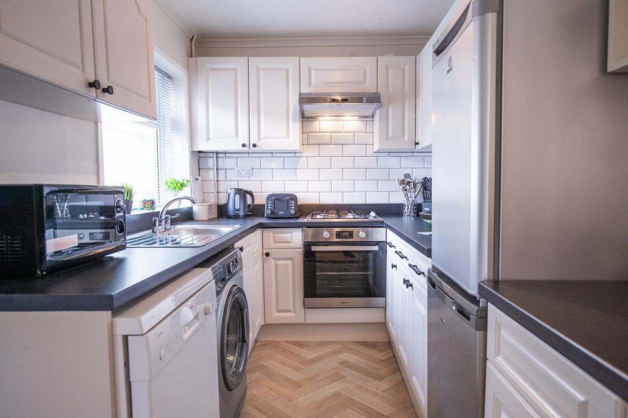 Holiday home Saltbox Properties- Large!! 3 Bed, 3 Bath House, Parking, Fast Wifi, Town Centre Location! Sleeps 6 Ashby-de-la-Zouch