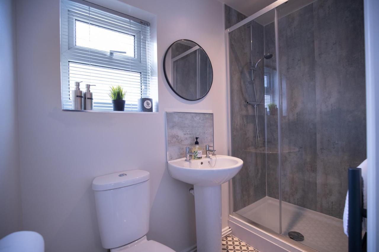 Saltbox Properties- Large!! 3 Bed, 3 Bath House, Parking, Fast Wifi, Town Centre Location! Sleeps 6 Holiday home Ashby-de-la-Zouch