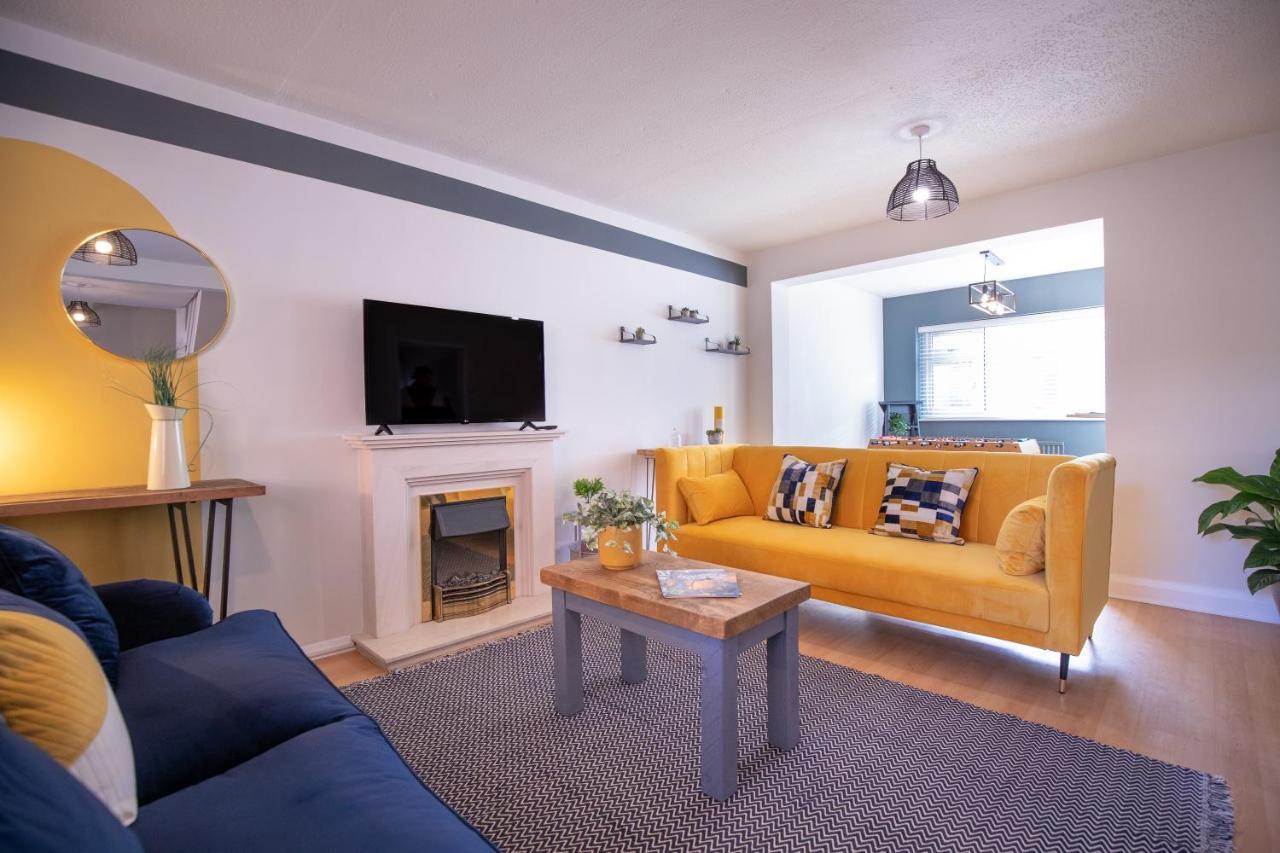 Holiday home Saltbox Properties- Large!! 3 Bed, 3 Bath House, Parking, Fast Wifi, Town Centre Location! Sleeps 6