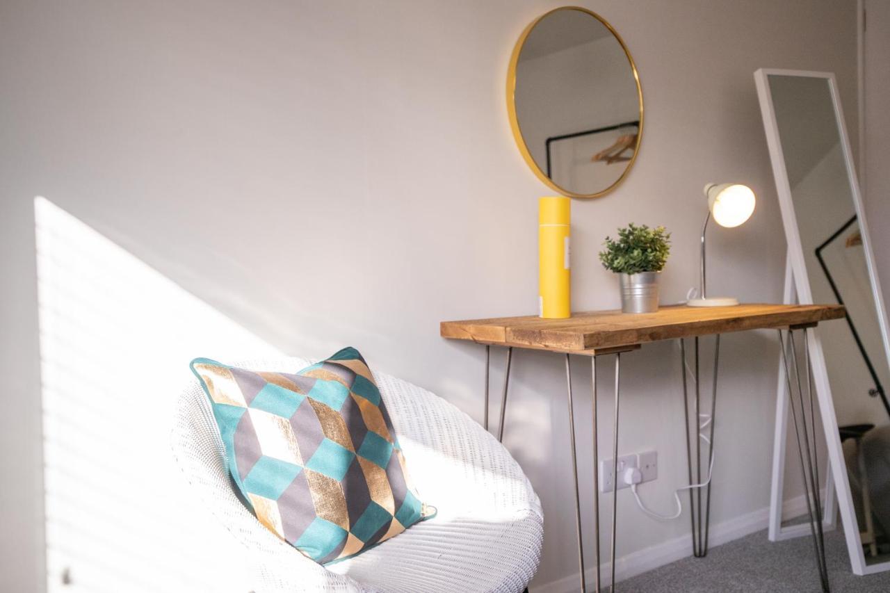 Holiday home Saltbox Properties- Large!! 3 Bed, 3 Bath House, Parking, Fast Wifi, Town Centre Location! Sleeps 6 *